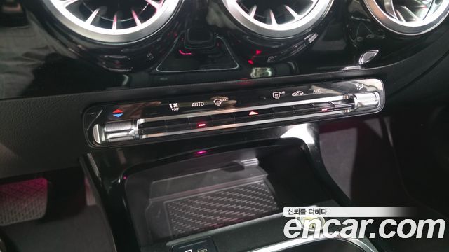 Mercedes-Benz A-Class 2020 — photo 24