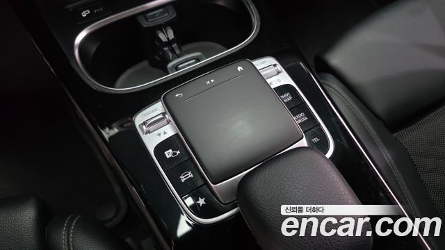 Mercedes-Benz A-Class 2020 — photo 25
