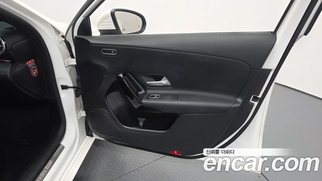 Mercedes-Benz A-Class 2020 — photo 14