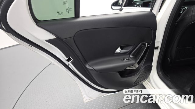 Mercedes-Benz A-Class 2020 — photo 15