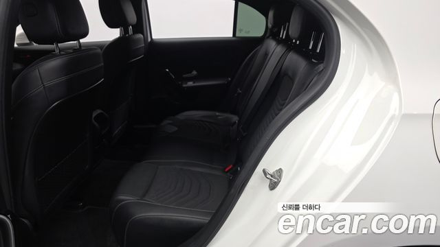 Mercedes-Benz A-Class 2020 — photo 16