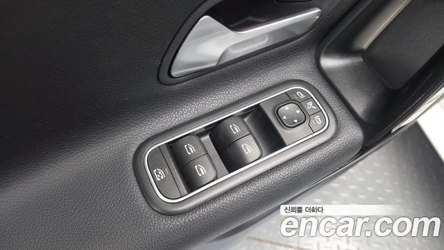 Mercedes-Benz A-Class 2020 — photo 29