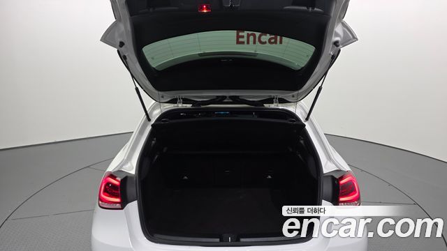 Mercedes-Benz A-Class 2020 — photo 31