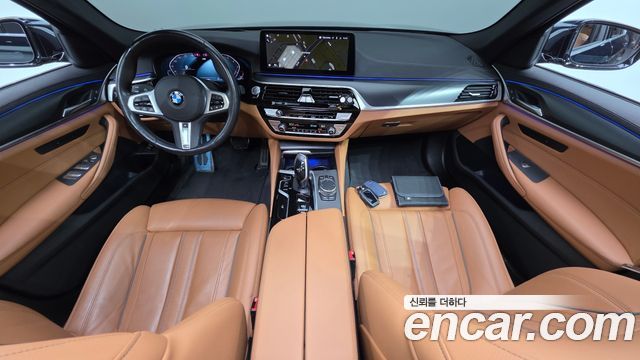 BMW 5-Series 2022 — photo 10