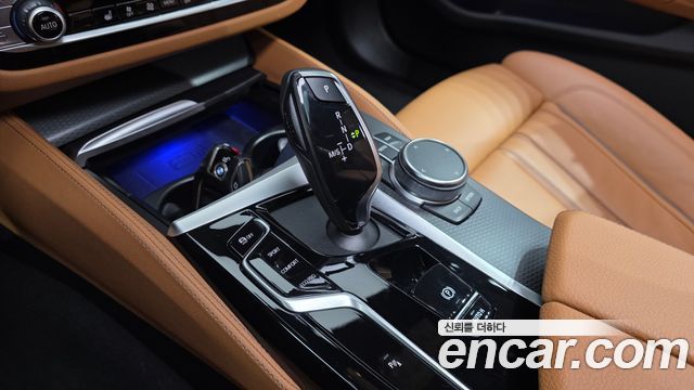BMW 5-Series 2022 — photo 12