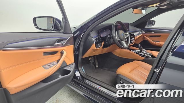 BMW 5-Series 2022 — photo 13