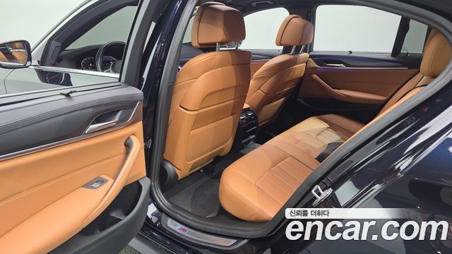 BMW 5-Series 2022 — photo 18