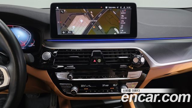 BMW 5-Series 2022 — photo 19