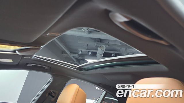 BMW 5-Series 2022 — photo 23