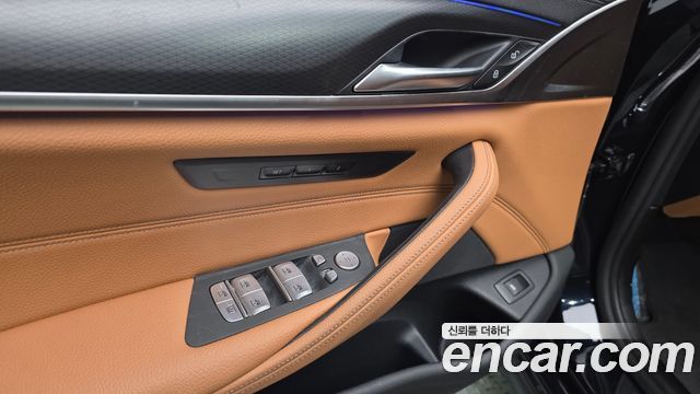 BMW 5-Series 2022 — photo 26