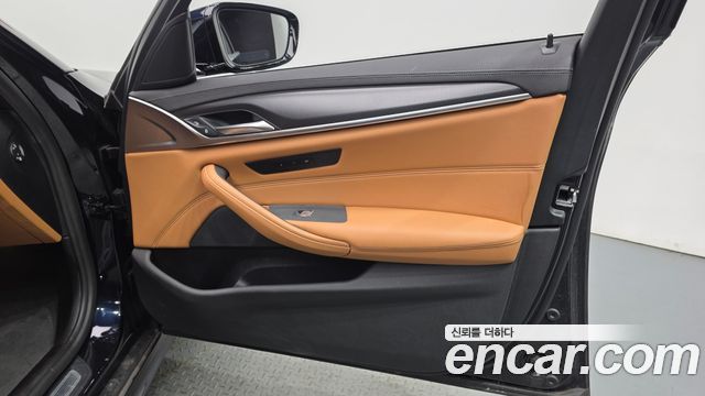 BMW 5-Series 2022 — photo 14