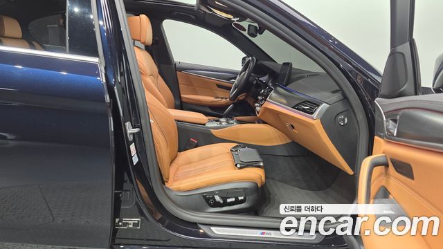 BMW 5-Series 2022 — photo 16