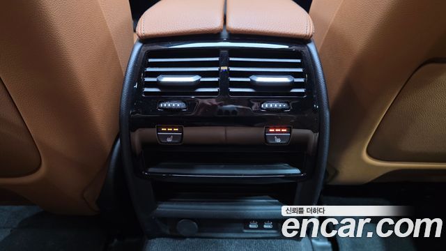 BMW 5-Series 2022 — photo 29