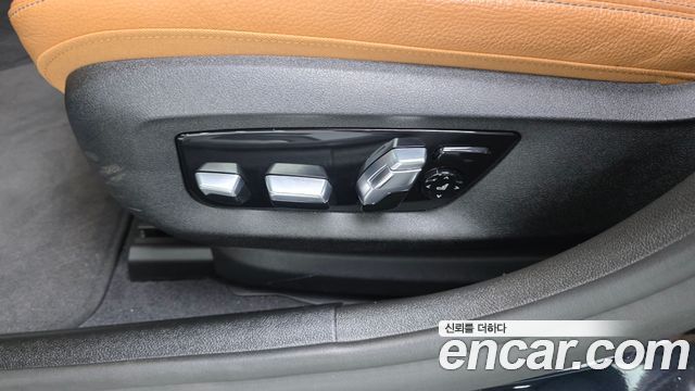 BMW 5-Series 2022 — photo 31