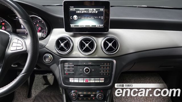 Mercedes-Benz CLA-Class 2017 — photo 14