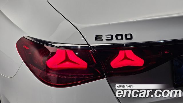Mercedes-Benz E-Class 2026 — photo 9