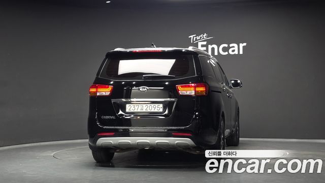 Kia Canival 2018 — photo 4