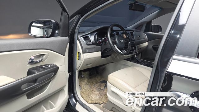 Kia Canival 2018 — photo 10