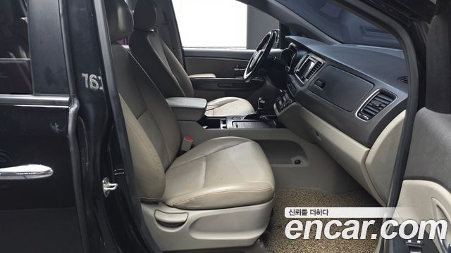 Kia Canival 2018 — photo 11