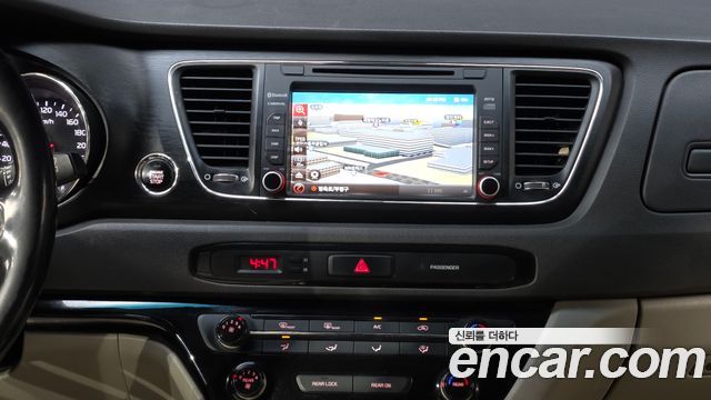 Kia Canival 2018 — photo 14