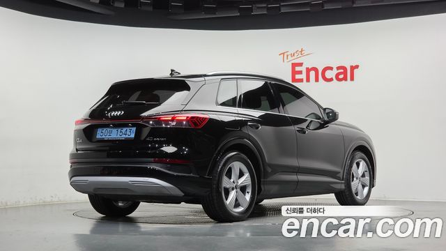 Audi Q4 e-tron 2022 — photo 2