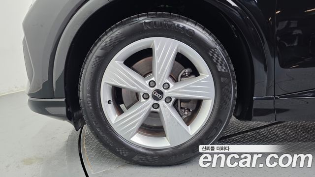 Audi Q4 e-tron 2022 — photo 5