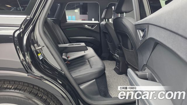 Audi Q4 e-tron 2022 — photo 18
