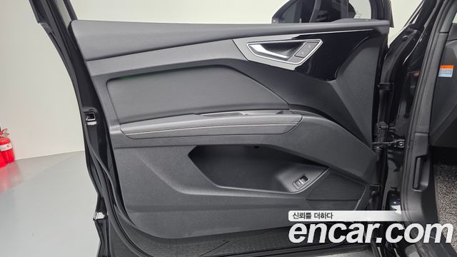 Audi Q4 e-tron 2022 — photo 14