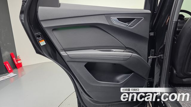 Audi Q4 e-tron 2022 — photo 15