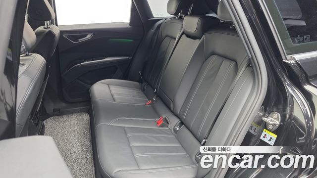 Audi Q4 e-tron 2022 — photo 16