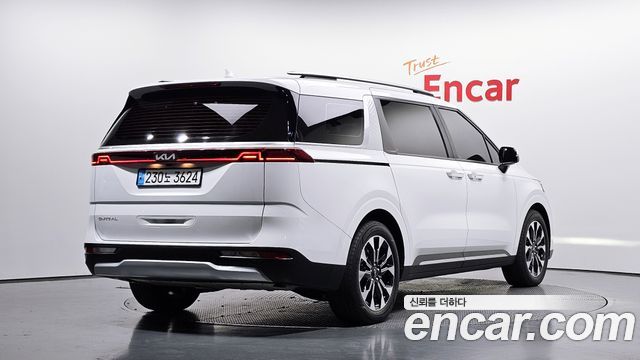 Kia Canival 2023 — photo 2