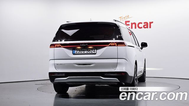 Kia Canival 2023 — photo 4