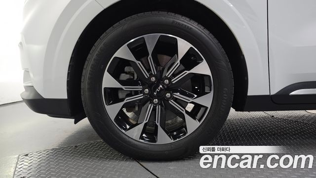 Kia Canival 2023 — photo 5