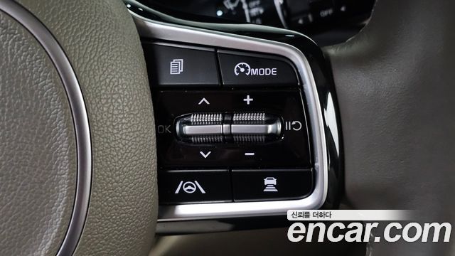 Kia Canival 2023 — photo 16