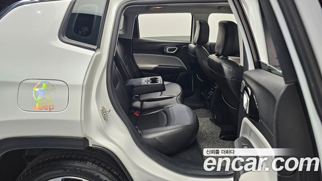 Jeep Compass 2022 — photo 17
