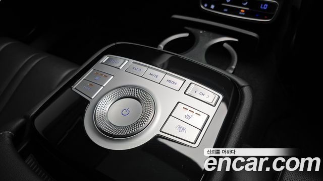 Genesis G80 2022 — photo 18