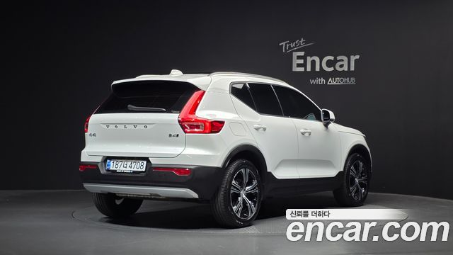 Volvo XC40 2021 — photo 2