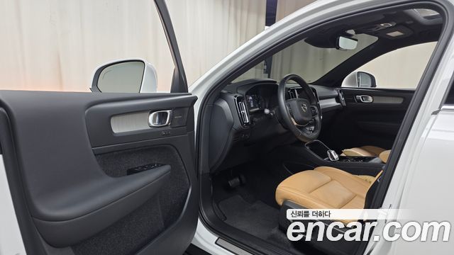 Volvo XC40 2021 — photo 13