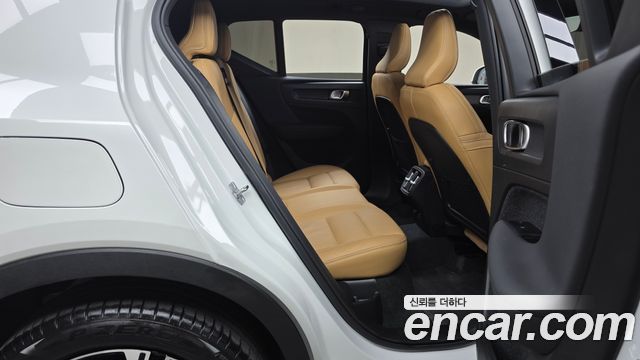 Volvo XC40 2021 — photo 17