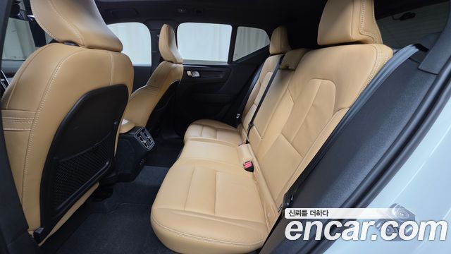 Volvo XC40 2021 — photo 18