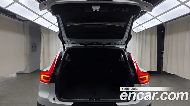 Volvo XC40 2021 — photo 24
