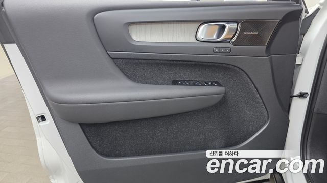 Volvo XC40 2021 — photo 14