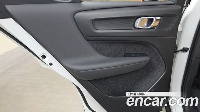 Volvo XC40 2021 — photo 15