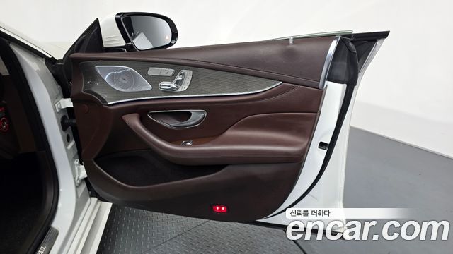 Mercedes-Benz CLS-Class 2020 — photo 14