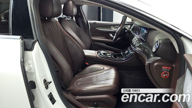 Mercedes-Benz CLS-Class 2020 — photo 16