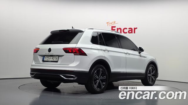 Volkswagen Tiguan 2021 — photo 2