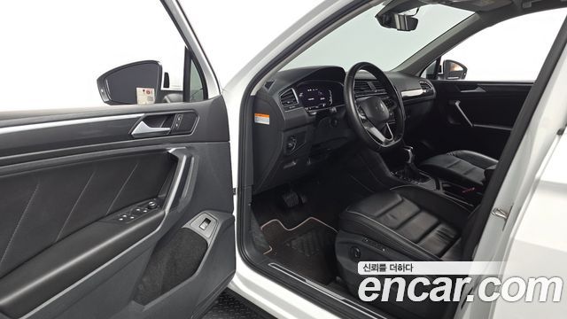 Volkswagen Tiguan 2021 — photo 13