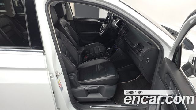 Volkswagen Tiguan 2021 — photo 17