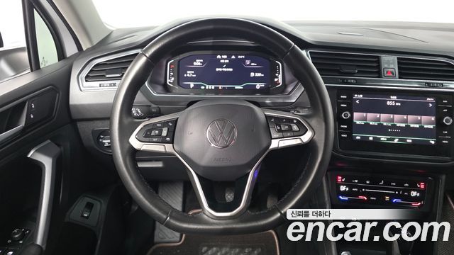 Volkswagen Tiguan 2021 — photo 19