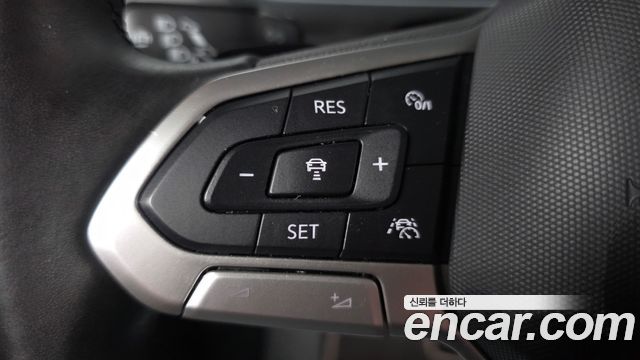 Volkswagen Tiguan 2021 — photo 24